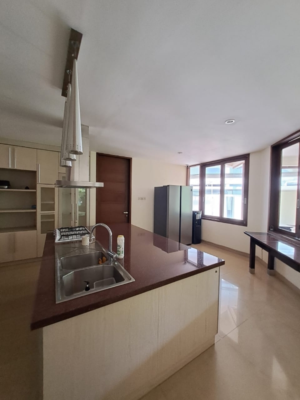 Luxurious 5-Bedroom House with Pool in Pondok Indah