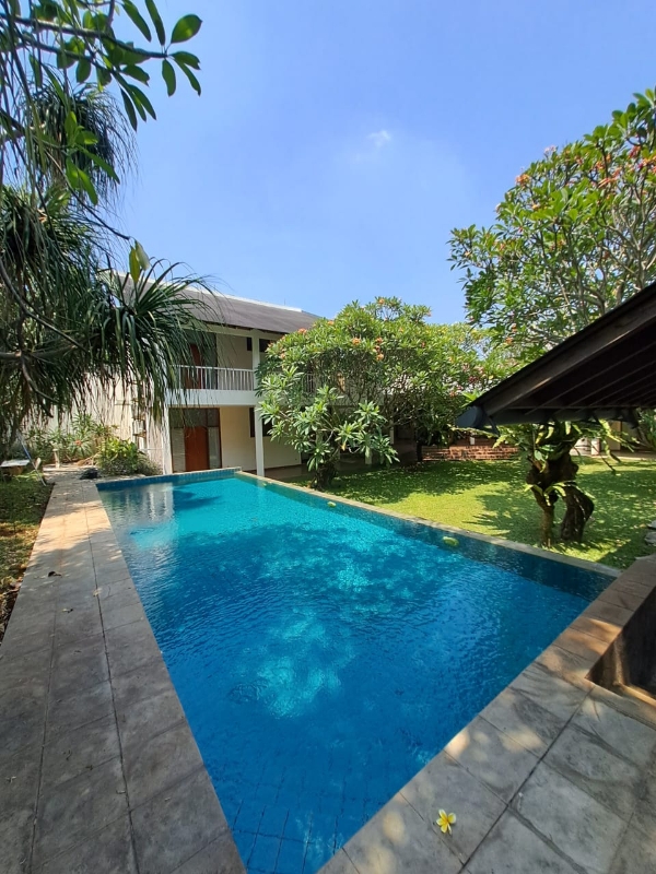 Luxurious 5-Bedroom House with Pool in Pondok Indah
