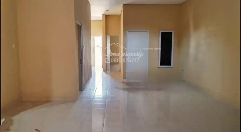 3-Bedroom House Near City Center with Garage