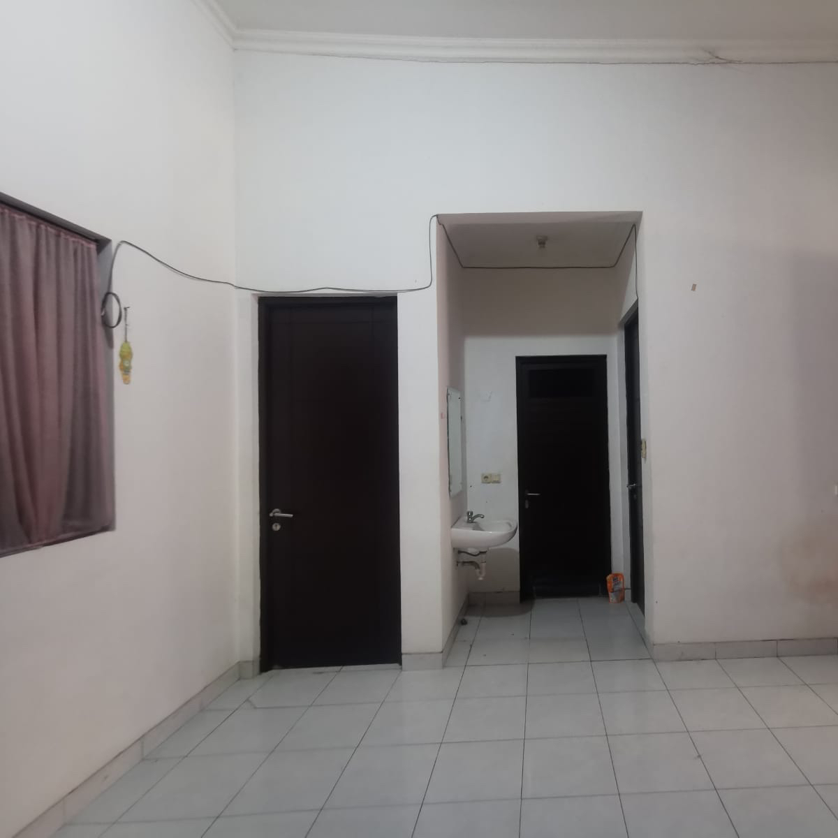 Modern 2-Bedroom House with AC in Legenda Wisata
