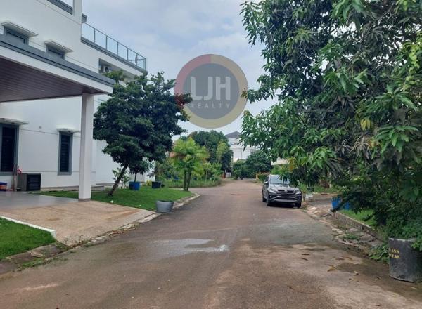 Cluster House in City Center with Strategic Location