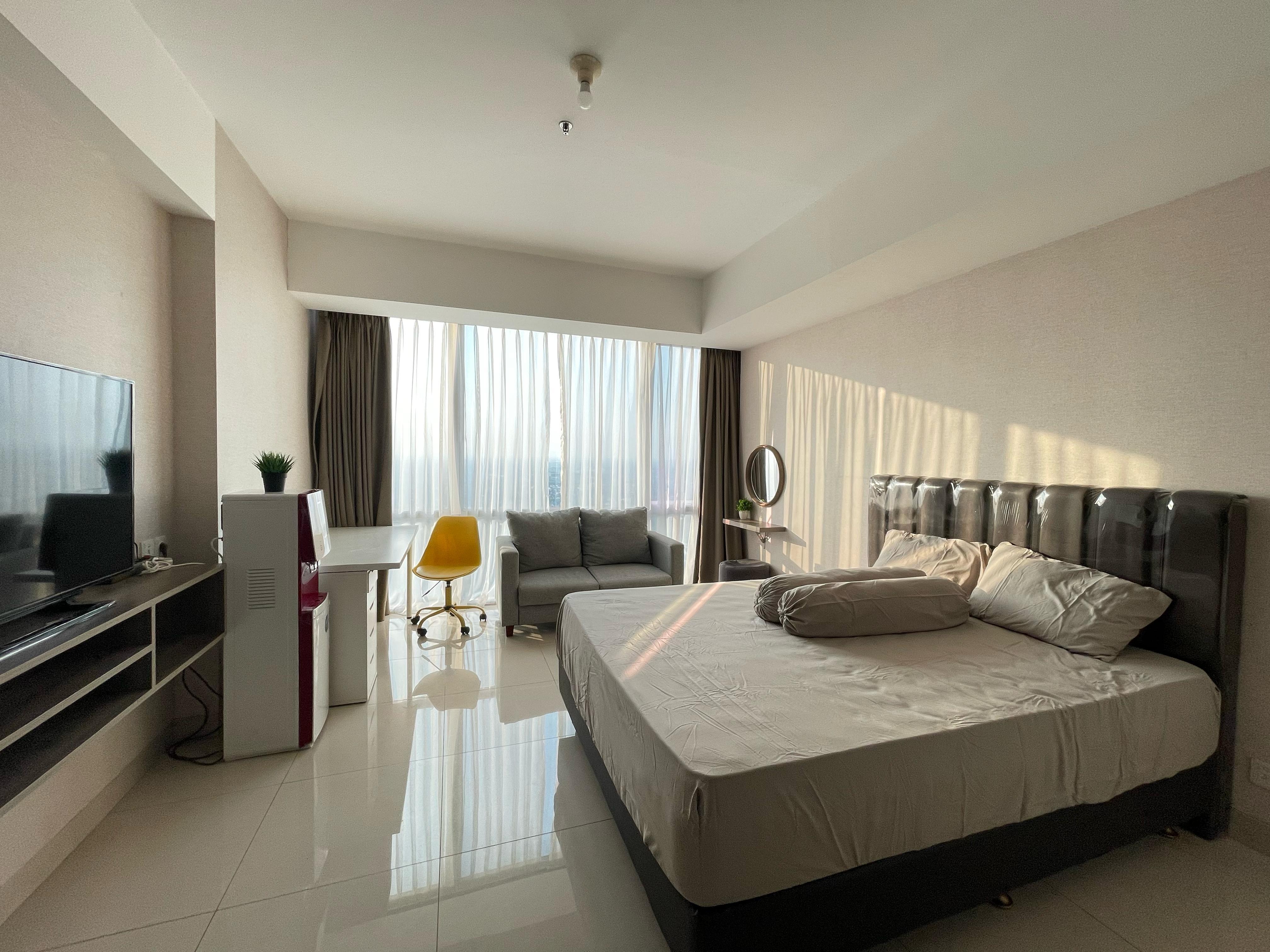 Modern Studio Apartment Near UPH with Pool Access