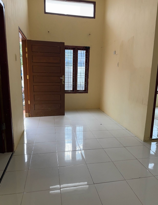 Modern 2-Bedroom House with Carport and Kitchen