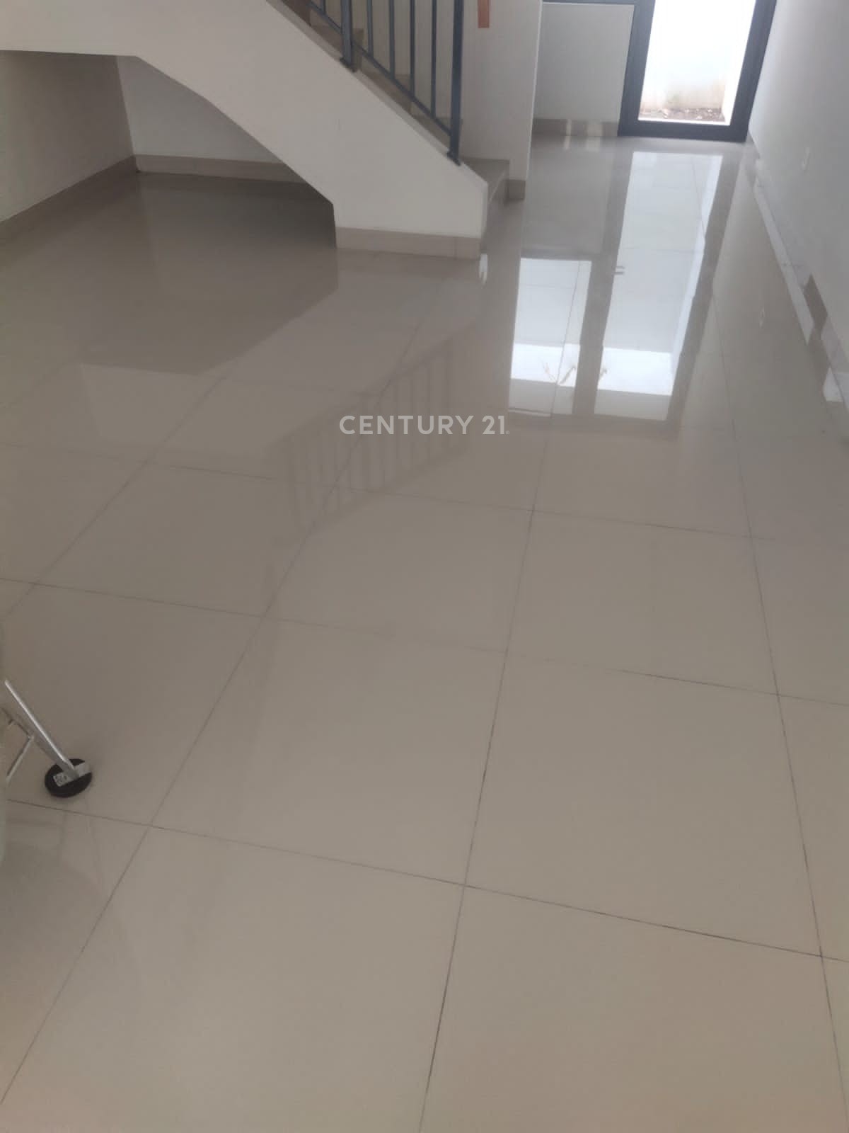 2-этажный коммерческий магазин-дом в Kota Wisata Cibubur