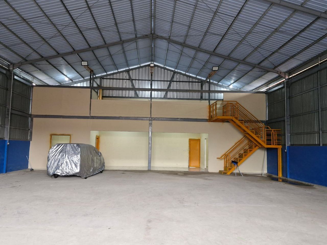 Large Commercial Warehouse with High Ceiling in Cikarang