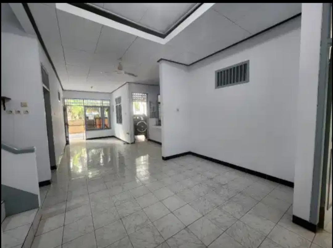 Spacious 4-Bedroom House in Tebet Timur, Suitable for Office or Residence
