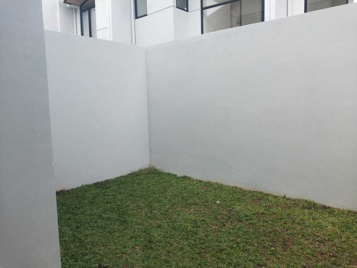Modern 3-Bedroom House with Garden in Karawaci
