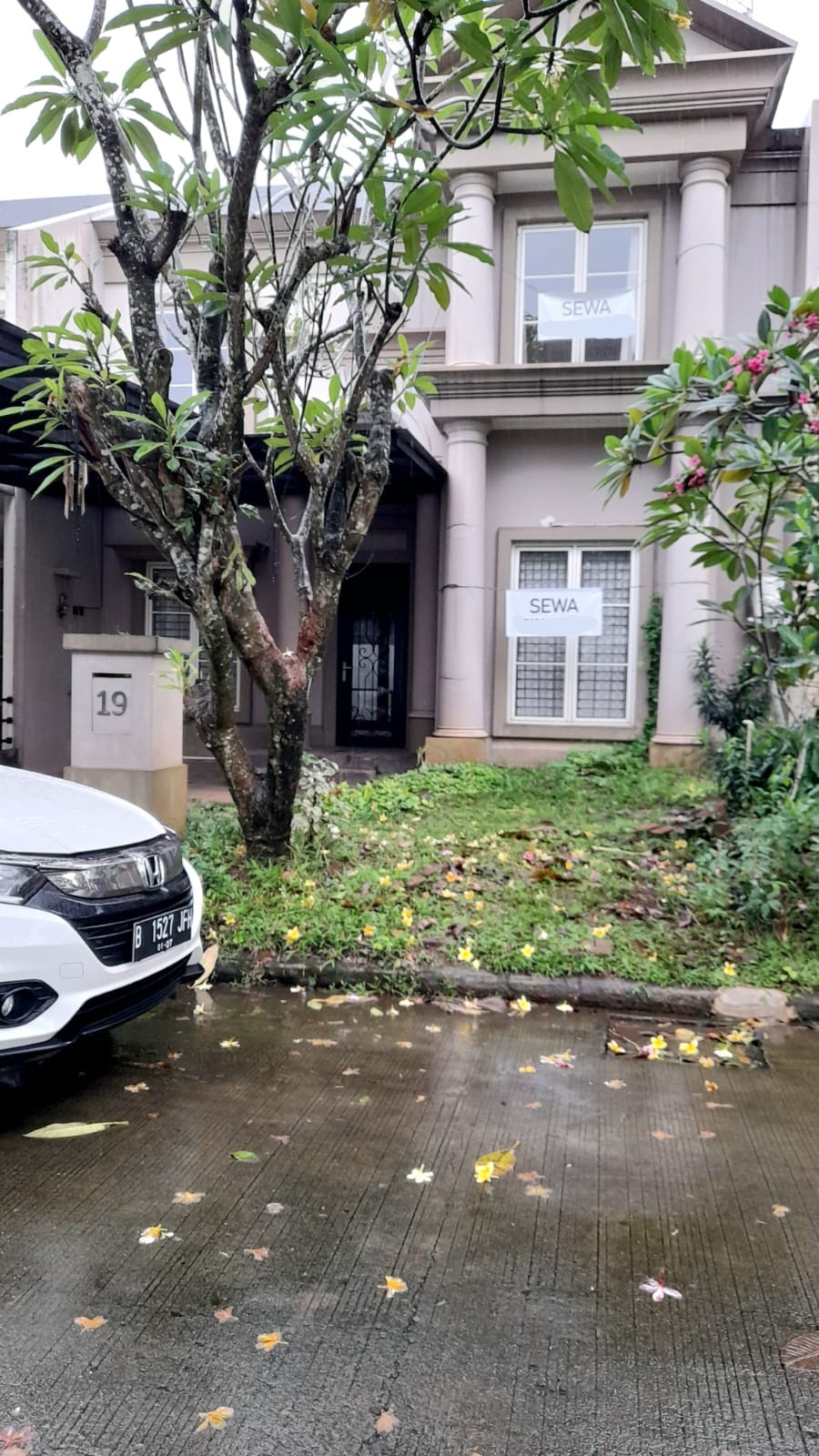 Spacious Fully Furnished House in Lippo Karawaci Central