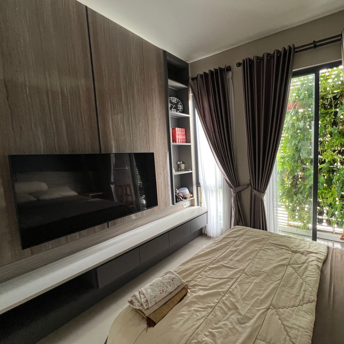 Modern Furnished 3-Bedroom Townhouse with Security