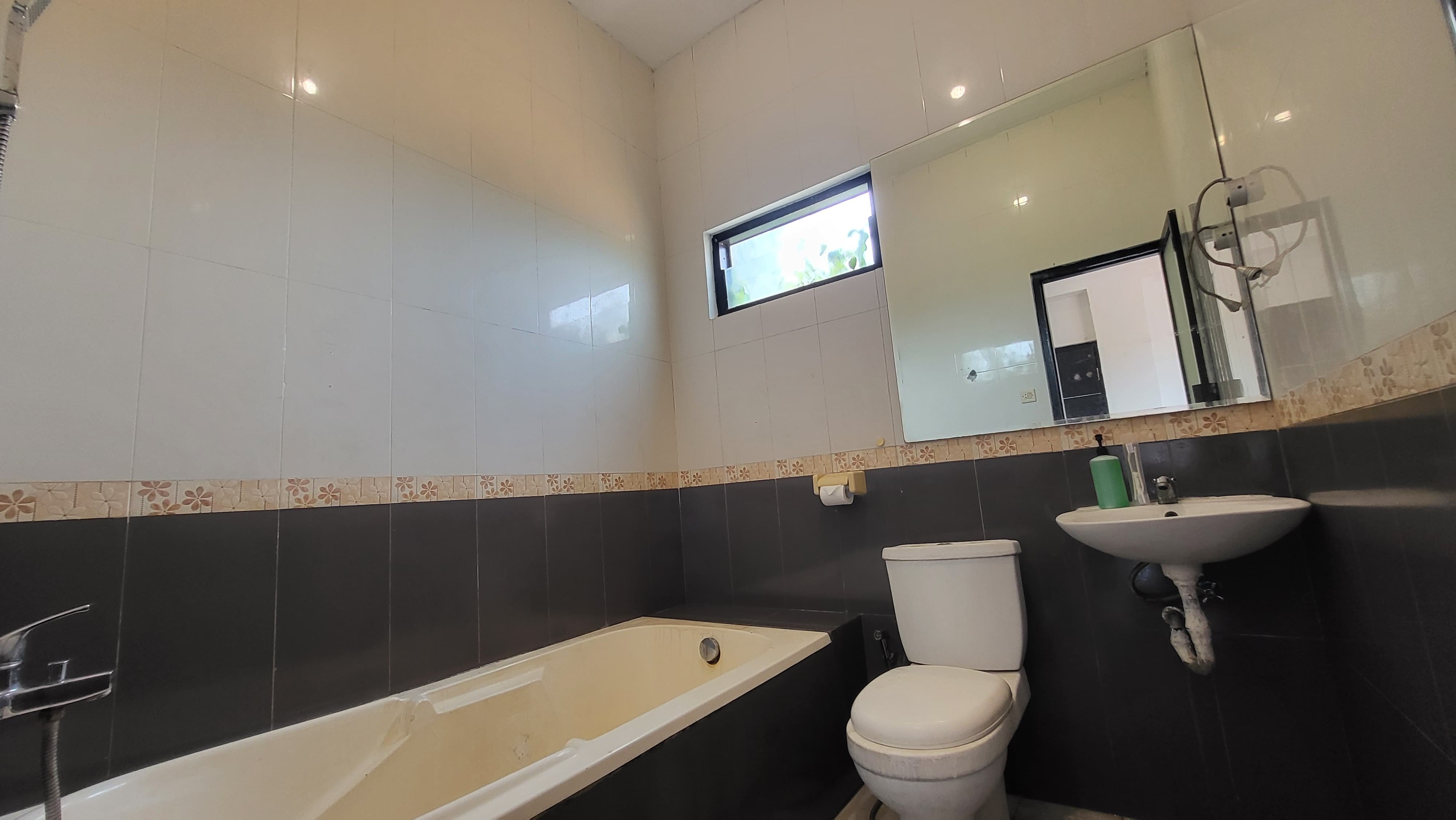 Comfortable Room Near Gandaria City Mall