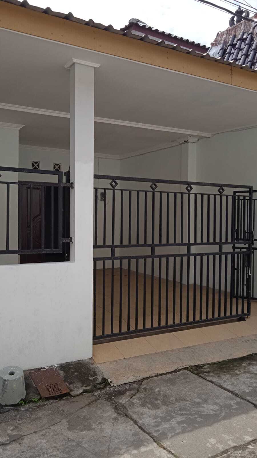 Minimalist 3-Bedroom House Near PGRI Campus