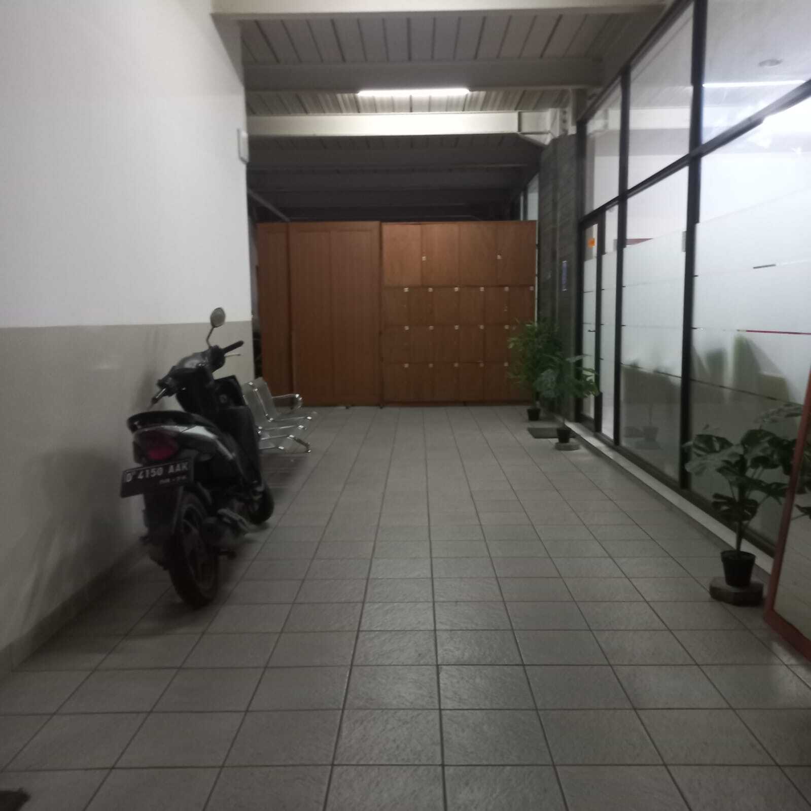 Mainroad BKR Commercial Space - Versatile Rental for Business