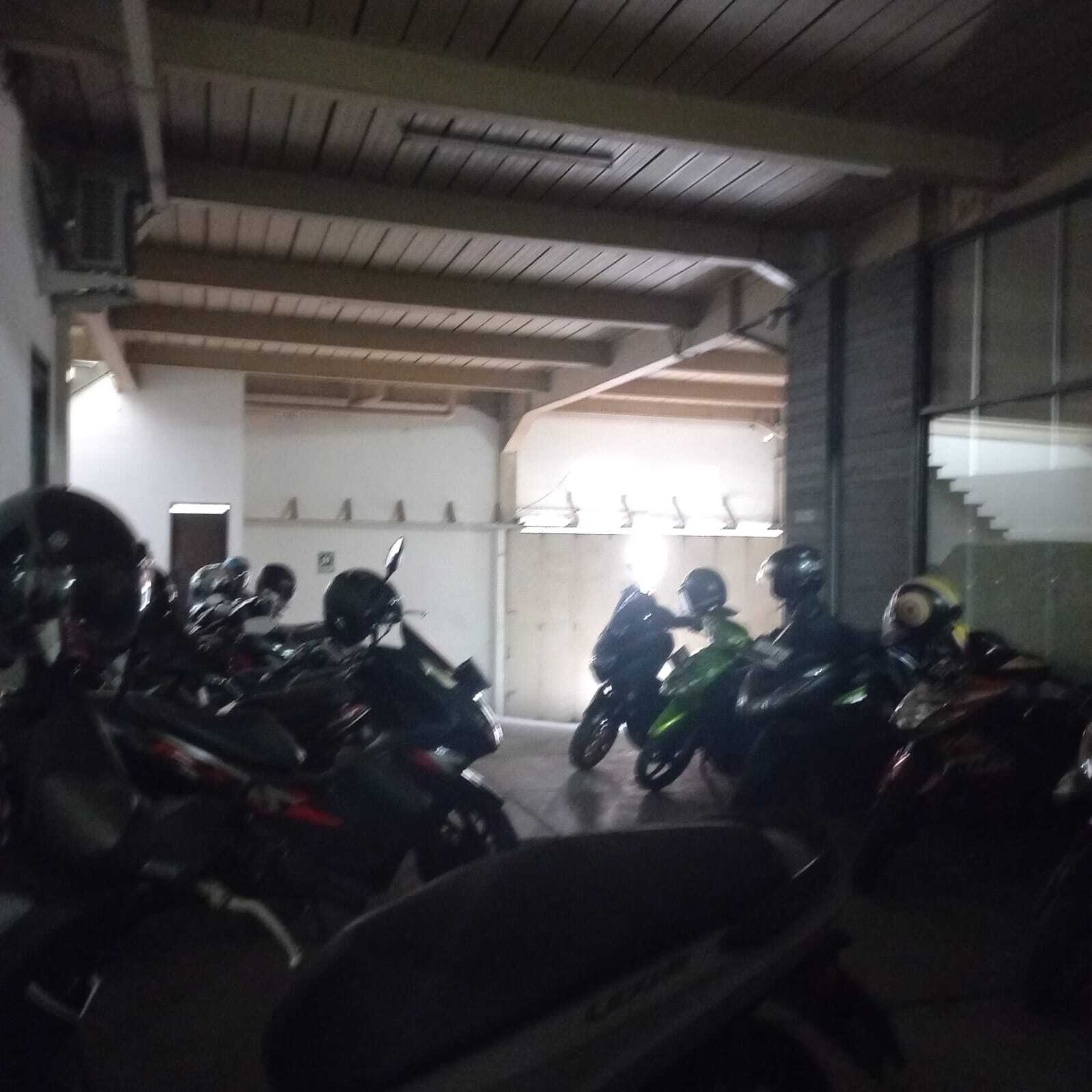 Mainroad BKR Commercial Space - Versatile Rental for Business