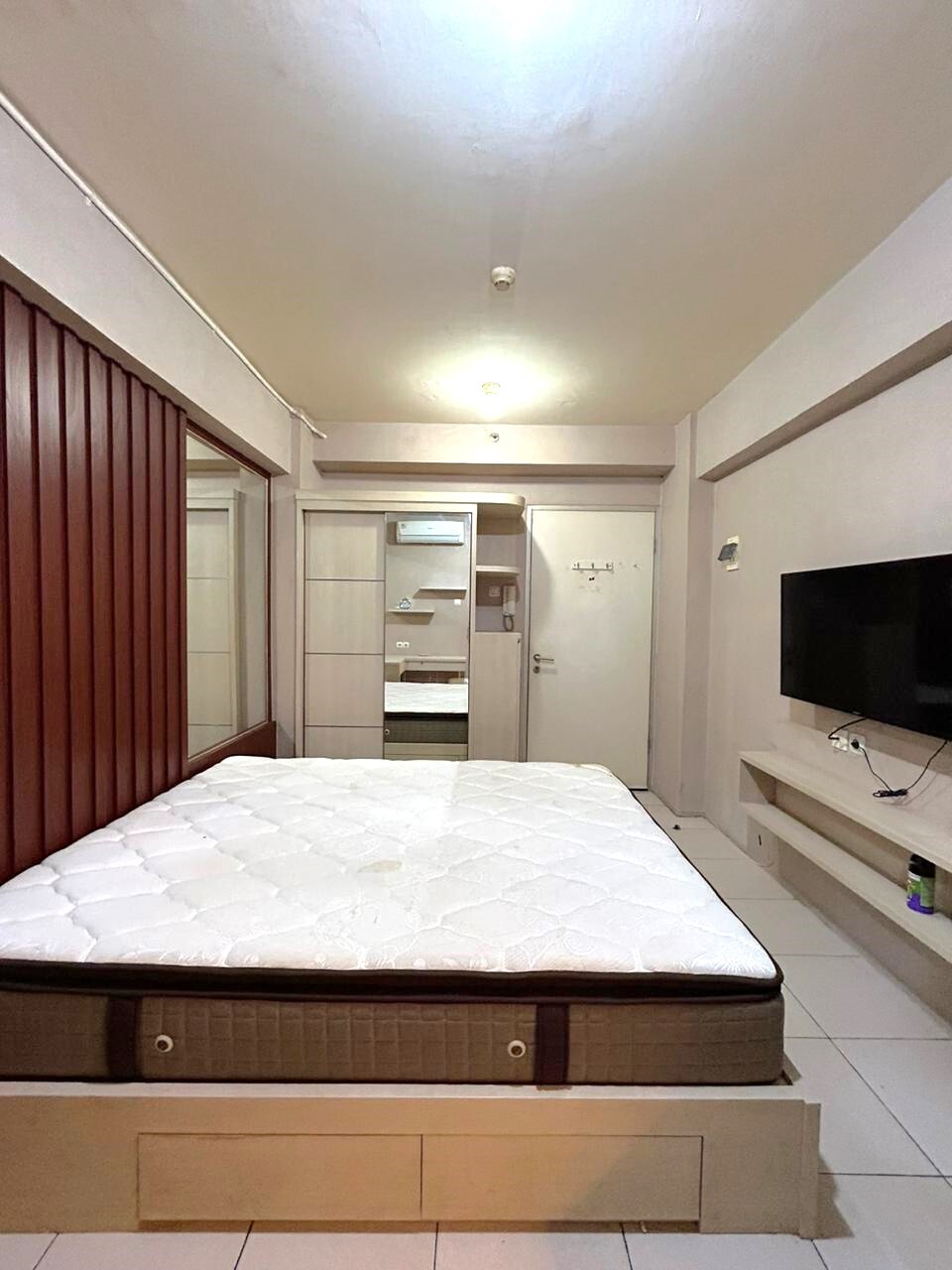 Furnished Studio Apartment with Pool View