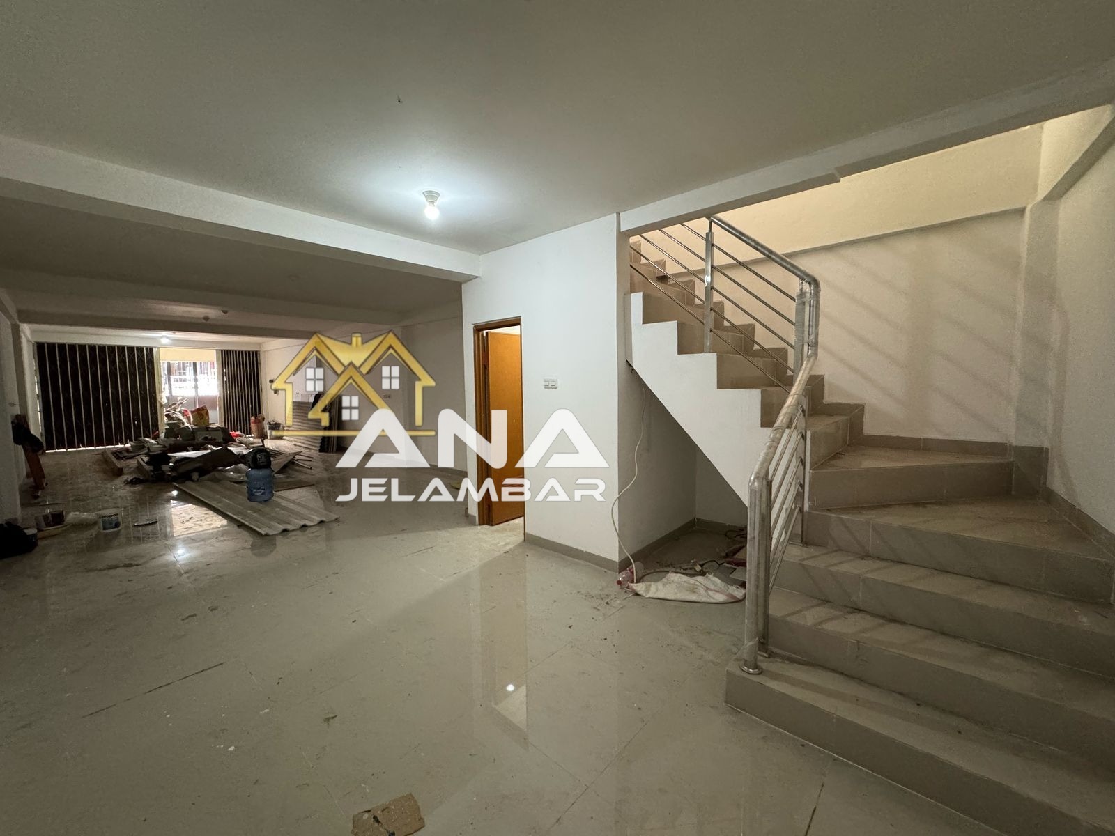 Newly Renovated 3-Story Jelambar House