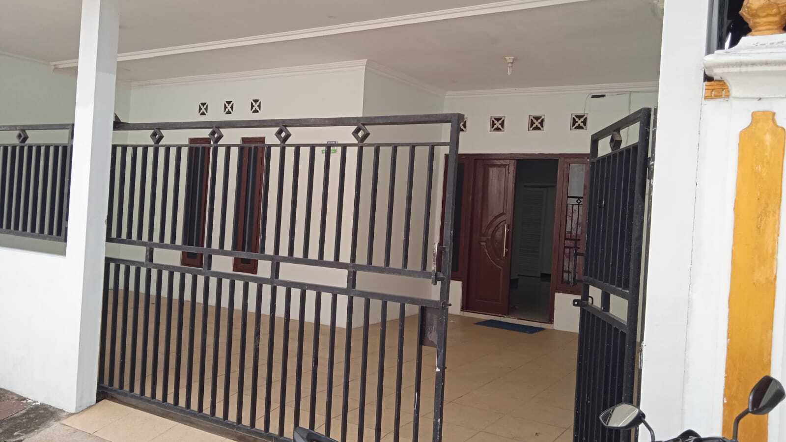 Minimalist 3-Bedroom House Near PGRI Campus