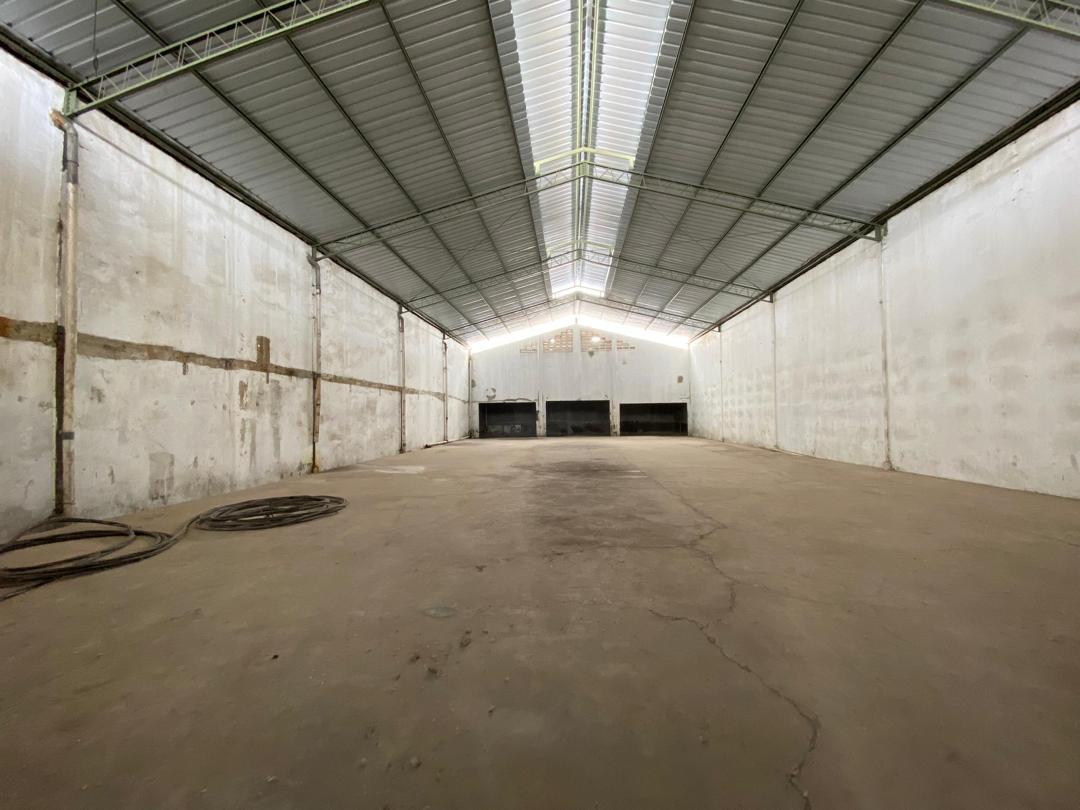 Large 420m² Warehouse Space with Office and Toilet