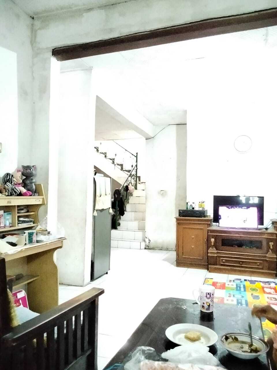 Spacious Family Home in Quiet Residential Complex Near Key Locations