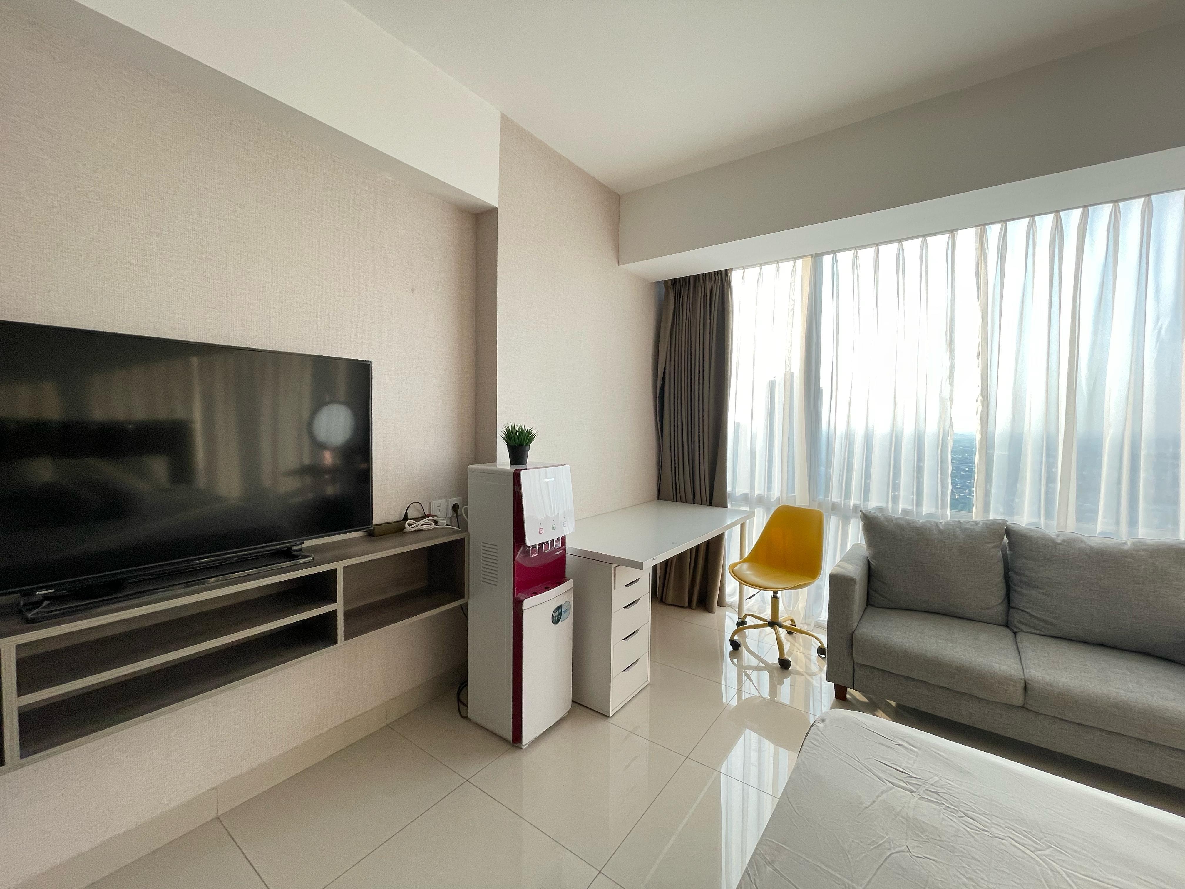 Modern Studio Apartment Near UPH with Pool Access
