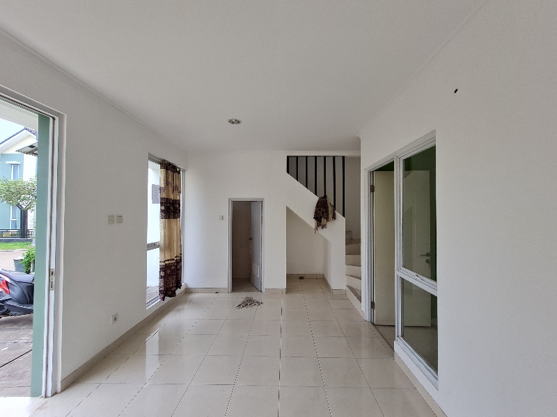 Modern 2-Bedroom Townhouse with Garden Near Amenities