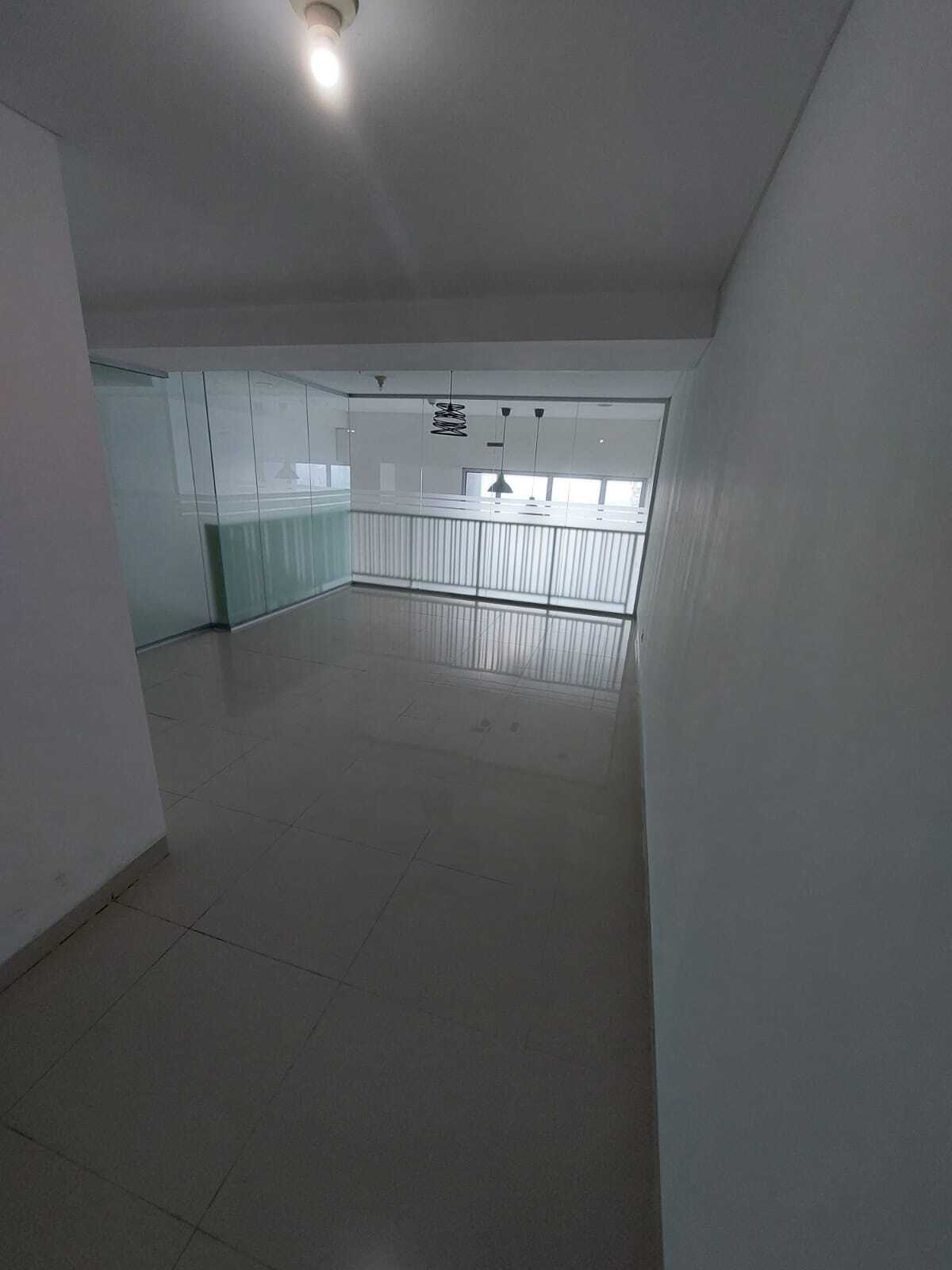 Large 103m² Unfurnished Apartment with City View