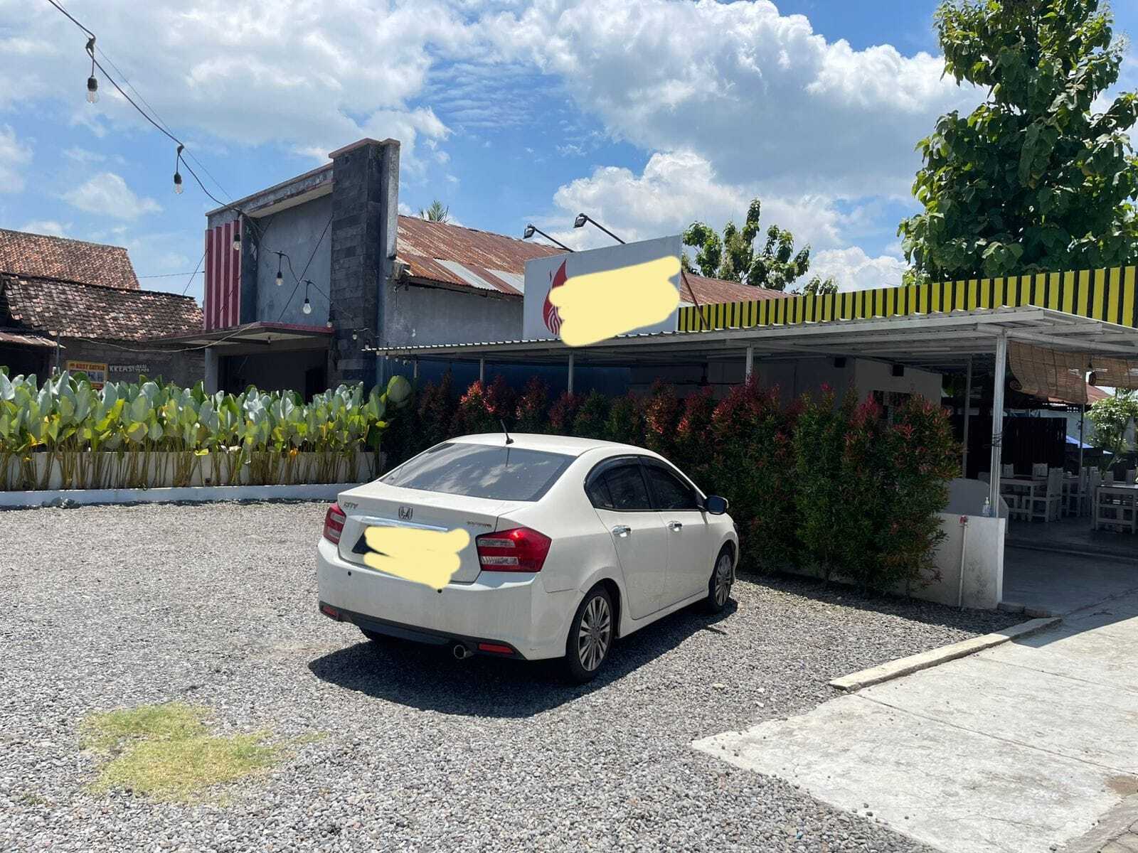 Spacious Commercial Space with Garden and Parking