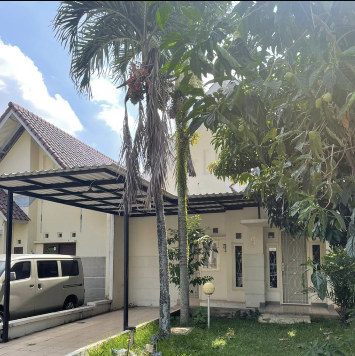 3-Bedroom House with Garden in Alam Sutera