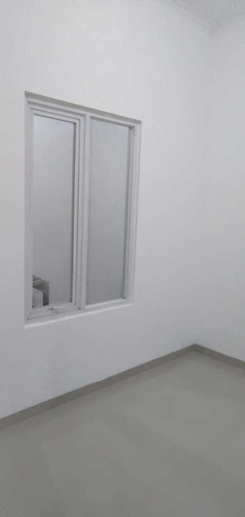 Modern 2-Bedroom House with Carport in Pinus