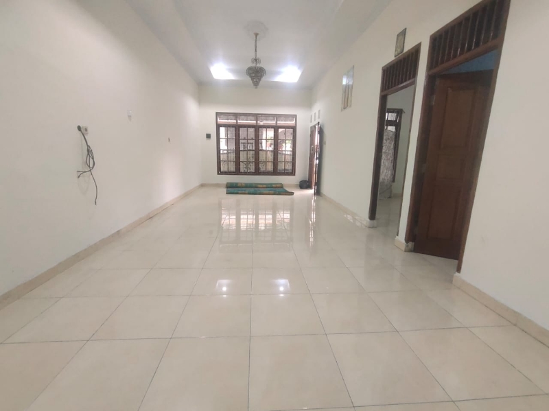Spacious 3-Bedroom House in Harapan Indah Bekasi