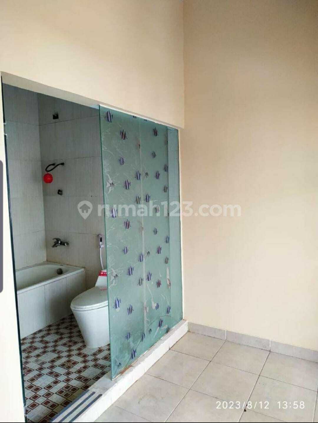 Spacious 4+1 Bedroom House with Large Carport