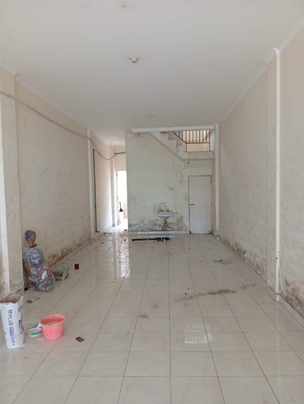 Commercial Shop House with Two Bathrooms for Rent