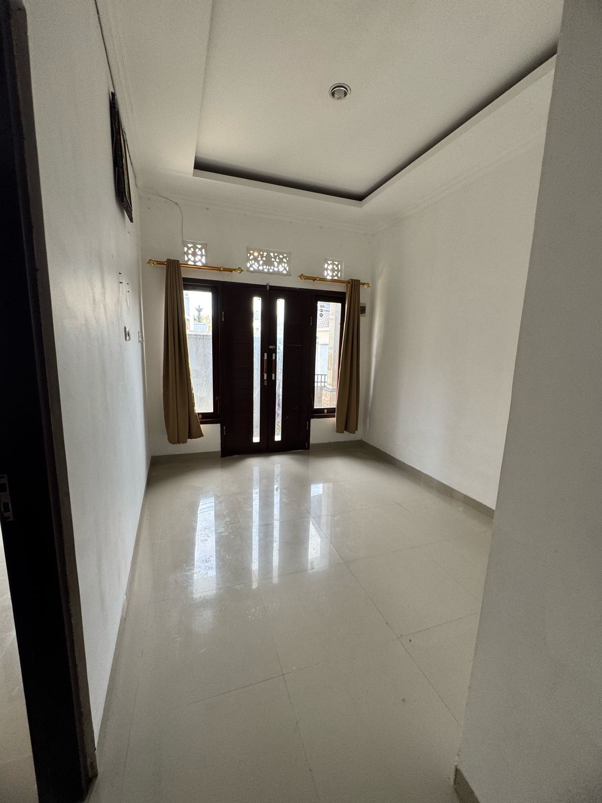 2-Story Rental House near Taman Giri Market with 3 Bedrooms