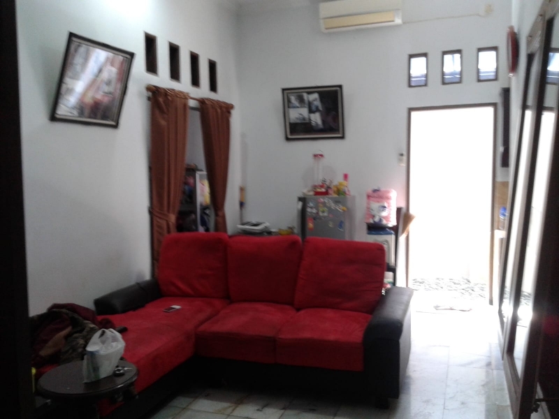Well-Maintained House with AC and Furniture