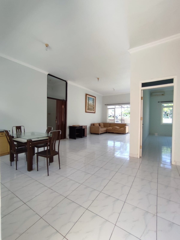 Spacious Renovated House with Garden in Puri Anjasmoro