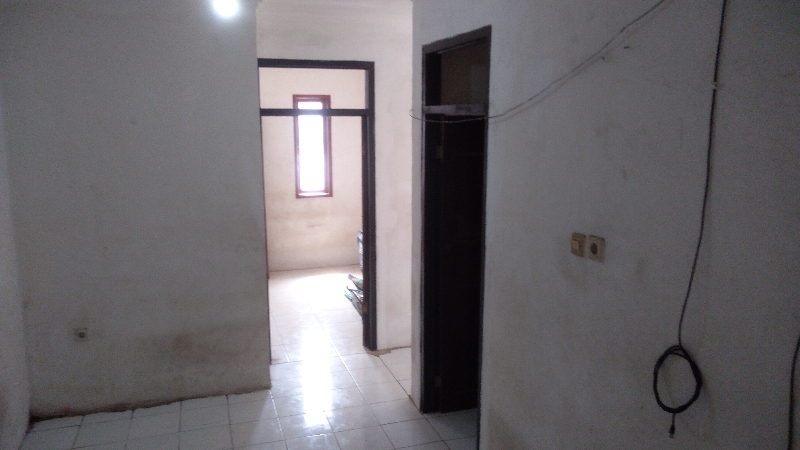 Spacious 3-Bedroom House with Private Parking