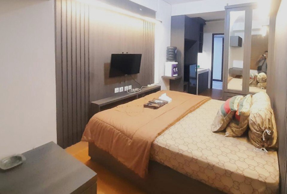 Modern Furnished Studio with AC and King Bed