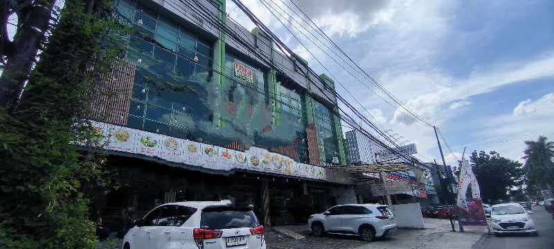 Spacious Commercial Shophouse in Strategic Location