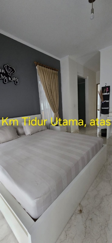 Spacious 4-Bedroom House in Kebayoran Baru
