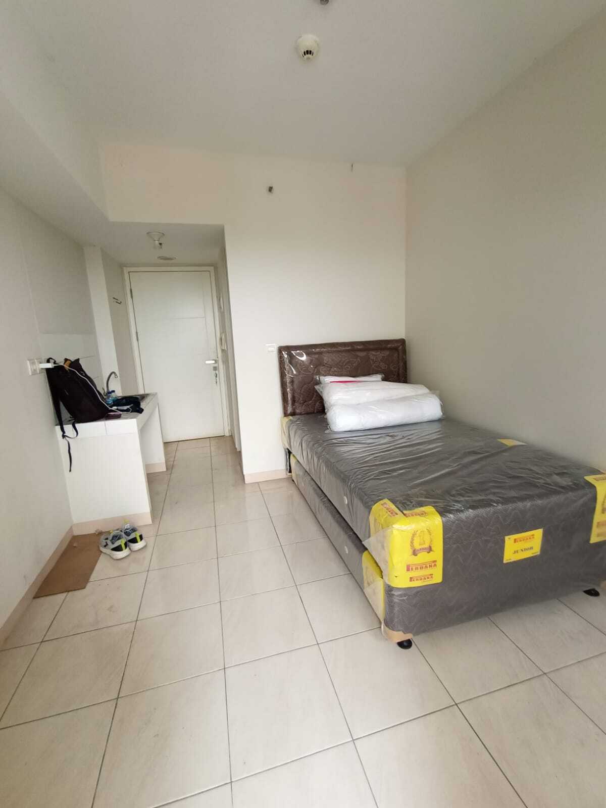 Studio Apartment at Spring Lake Sumarecon Bekasi, Tower Azola