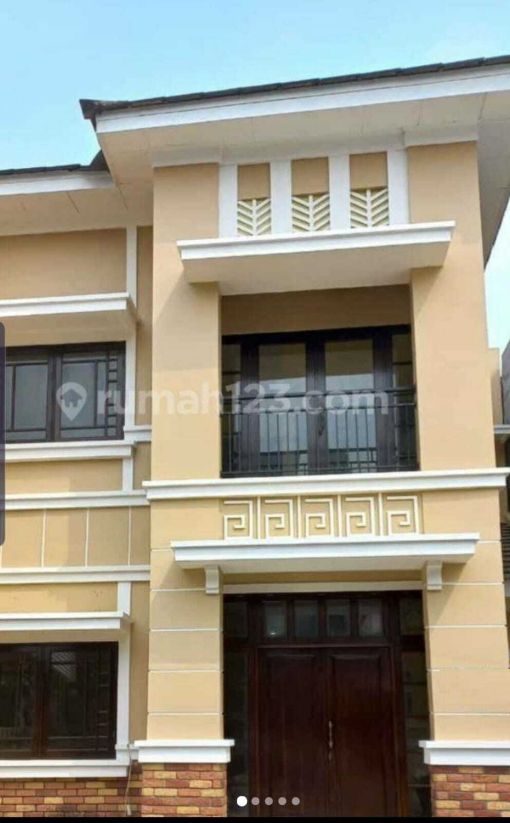 Spacious 4+1 Bedroom House with Large Carport