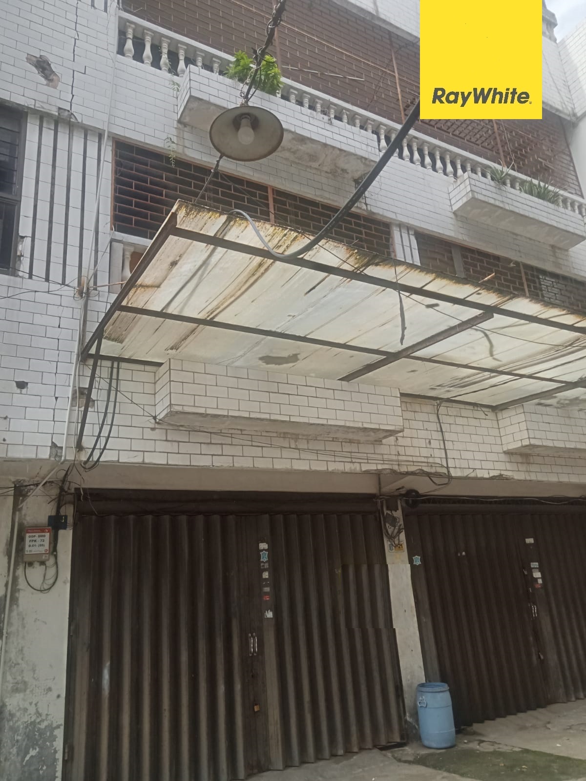Spacious 4-Floor Commercial Building in Kalianyar Surabaya