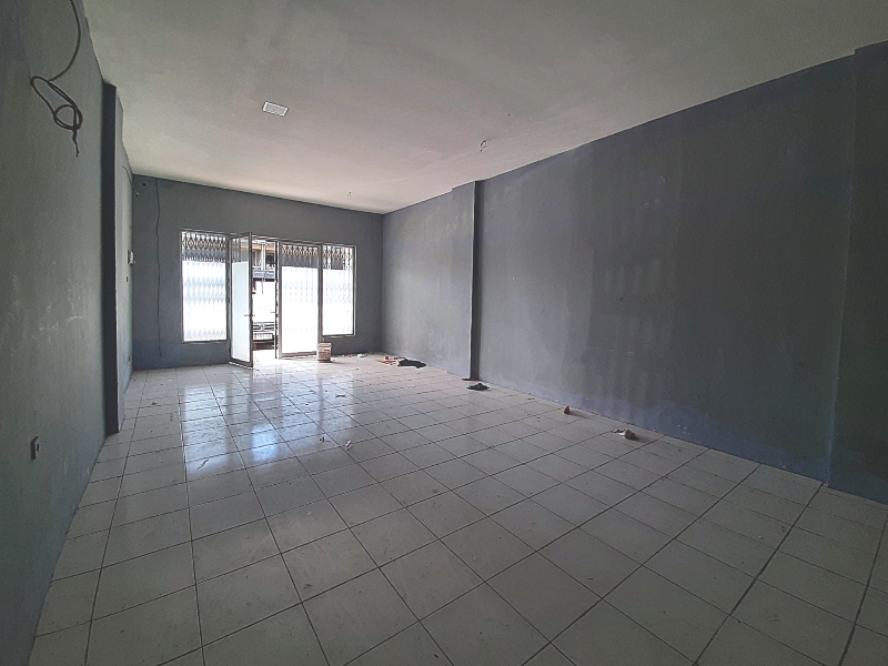 3.5-Story Townhouse with 195m² Living Space