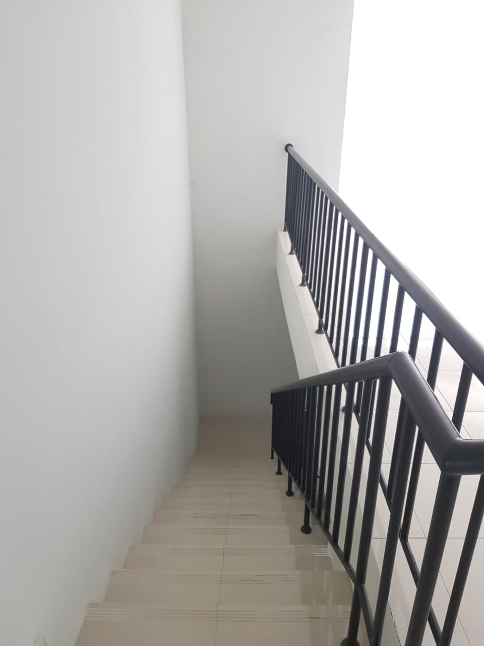 Lippo Cikarang-дағы 3 қабатты коммерциялық ғимарат, үздік орналасуы