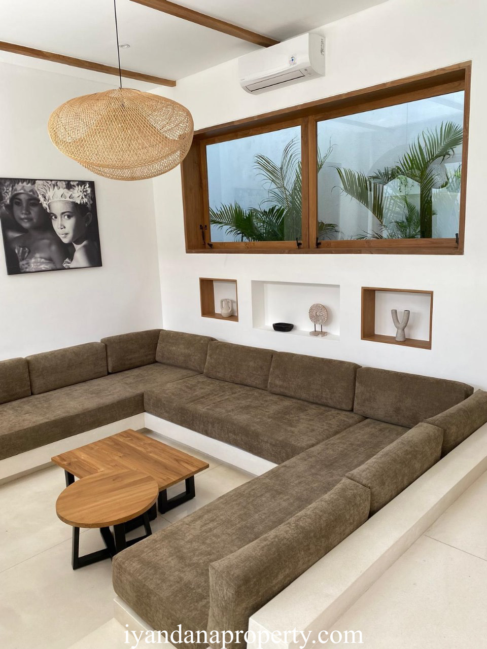 Luxurious 4-Bedroom Villa with Pool in Pecatu