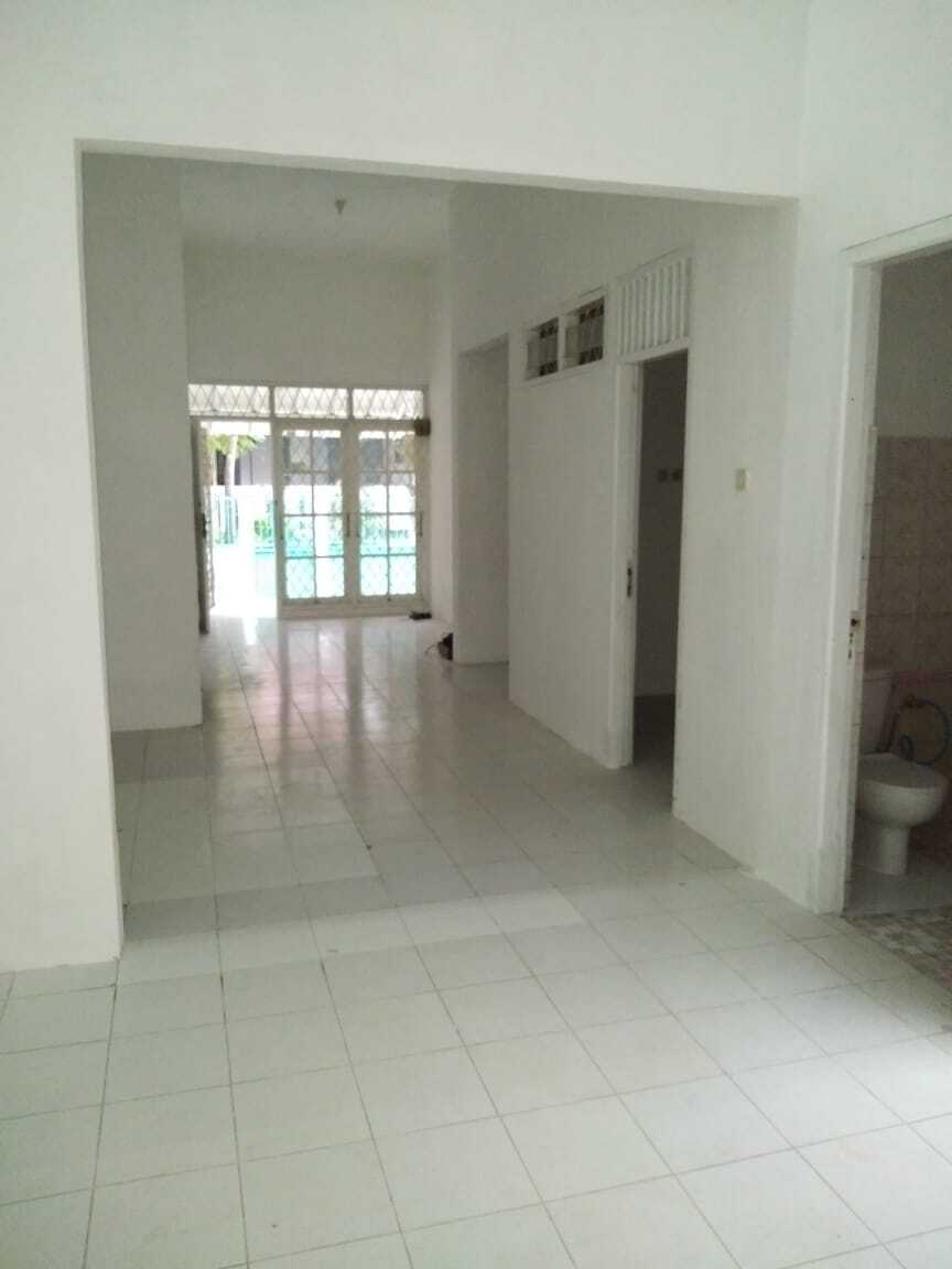 Просторный 3-комнатный дом в Pamulang Permai