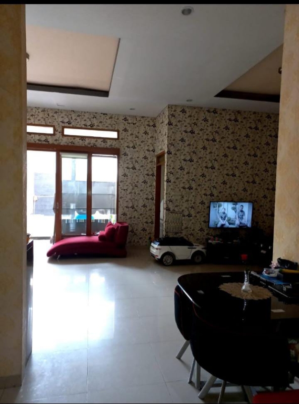 Furnished 3-Bedroom House with Garden Near Mall