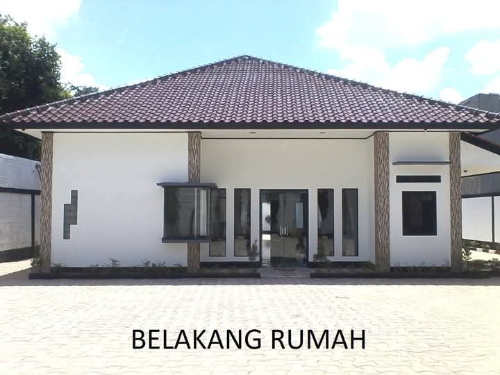 Luxurious Two-Story House with Spacious Parking