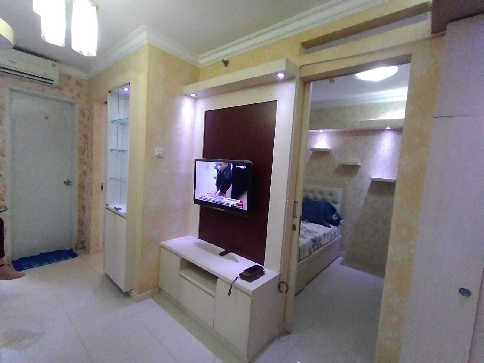 Bassura City Apartment - 2BR Furnished with Waterheater