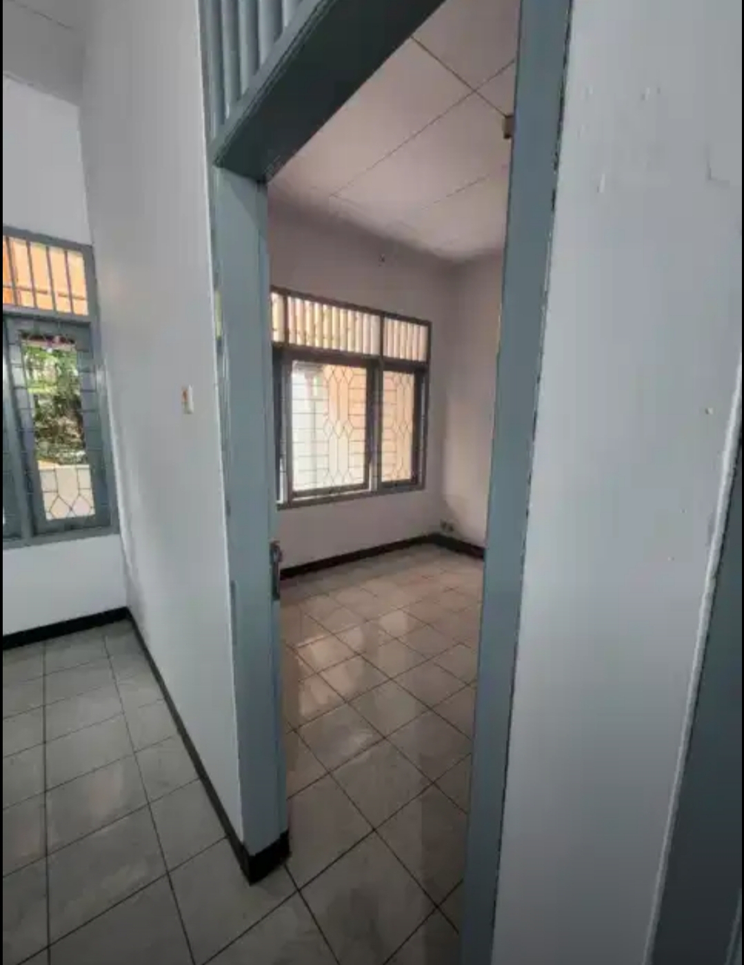 Spacious 4-Bedroom House in Tebet Timur, Suitable for Office or Residence