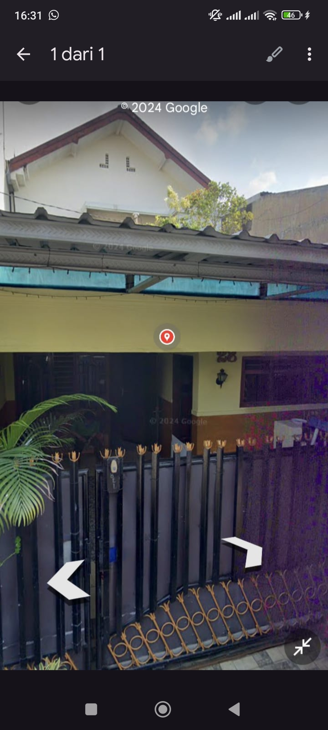 Two-Story House with 4 Bedrooms in Wiyung